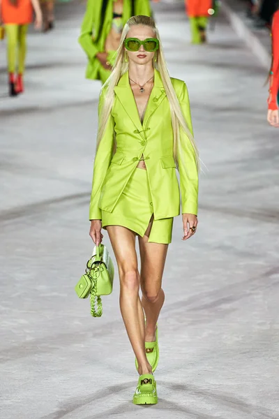 Look 54